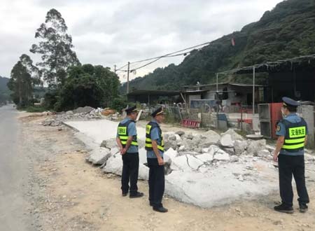 國道邊安裝一臺地磅被叫停拆除 并要求還原公路設施